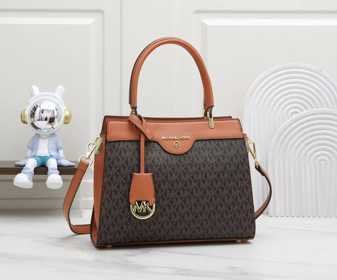 MK
Size :28cm
95 dhs🪙🌨️

Zain09
♥️♥️♥️