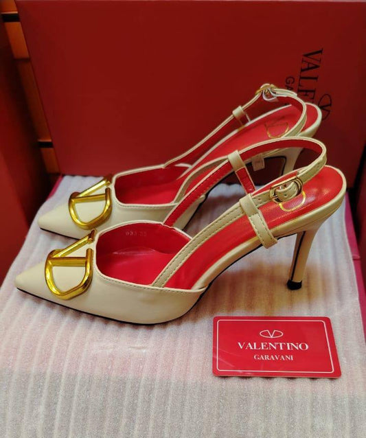 Valentino 
High heel,
High Quality 
Size 36 To 41
105 dhs✅

Zain16
♥️♥️♥️