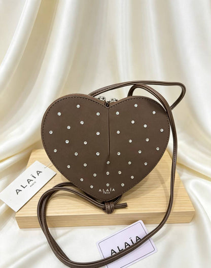 Alaia
100 dhs🇦🇪🇦🇪
Size:21*18
With box

Zain07
♥️♥️♥️