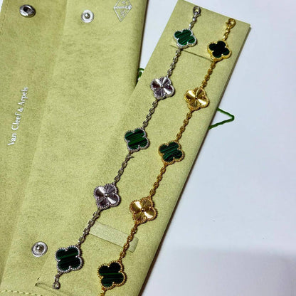 VCA ❤️‍🔥*
Bracelet 🐦‍🔥
Super master quality 💯
With normal boxes 📦 
65 dhs🪙🌨️
With master box 🗃️ 
105 dhs🪙🌨️

Zain216
♥️♥️♥️