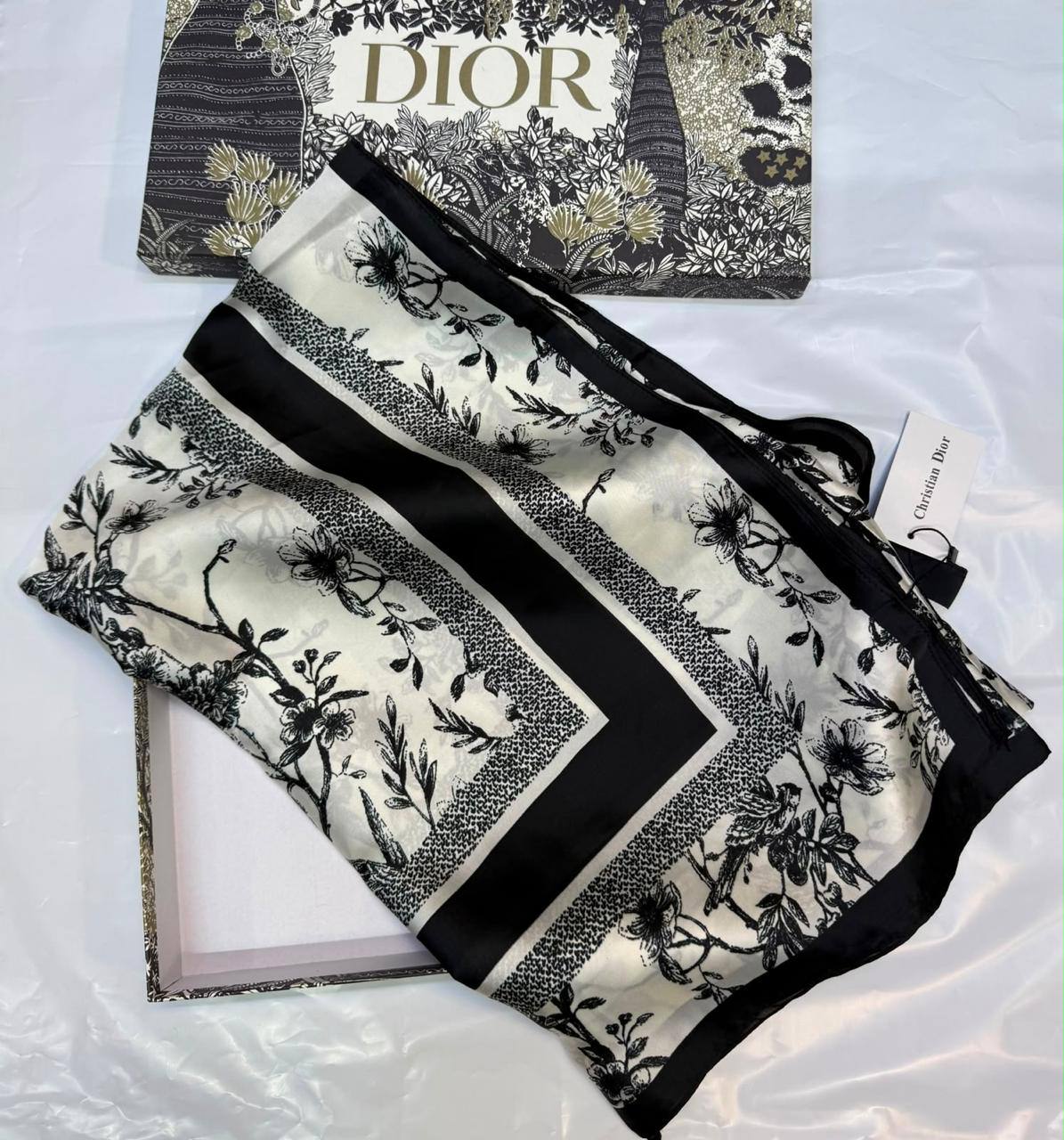 silk scarf 
40 dhs

Zain93
♥️♥️♥️
