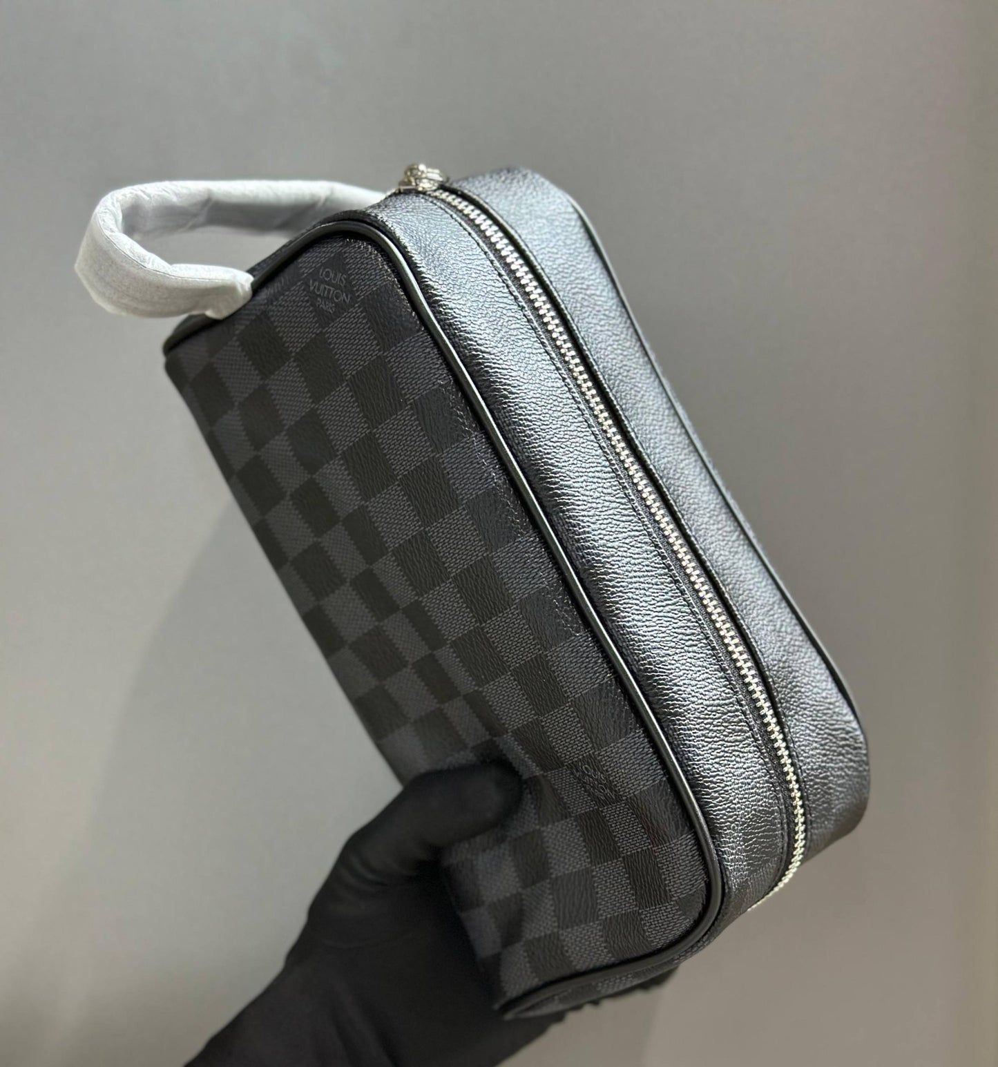 Men bags

Good quality 

with box 
80 dhs🇦🇪

Zain186
♥️♥️♥️