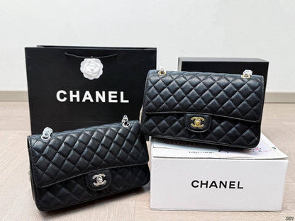 CHANEL NEW CAME HIGH QUALITY WITH FOLDING BOX 
130 dhs🇦🇪🇦🇪
(caviar)

Zain295
♥️♥️♥️