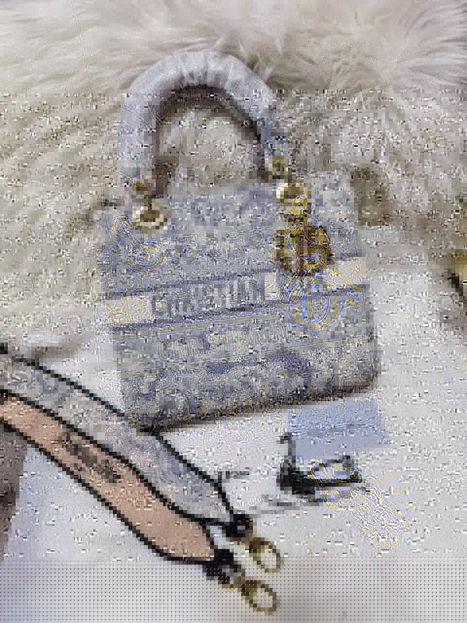 💗 Lady Dior
1⃣️ First quality
Size : 24 * 20 cm
85 dhs🇦🇪🇦🇪

Zain115
♥️♥️♥️