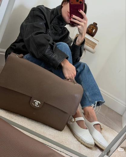 Chanel
Master🌺🌺
450 dhs✅

Zain10
♥️♥️♥️