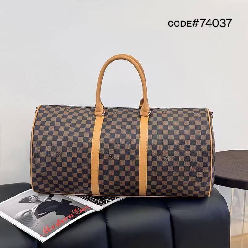 LV / GUCCI
TRAVELLING BAG
ᴄᴀɴᴠᴀss ᴍᴀᴛᴇʀɪᴀʟ
sɪᴢᴇ : 55 cm

70 dhs✅

Zain31
♥️♥️♥️