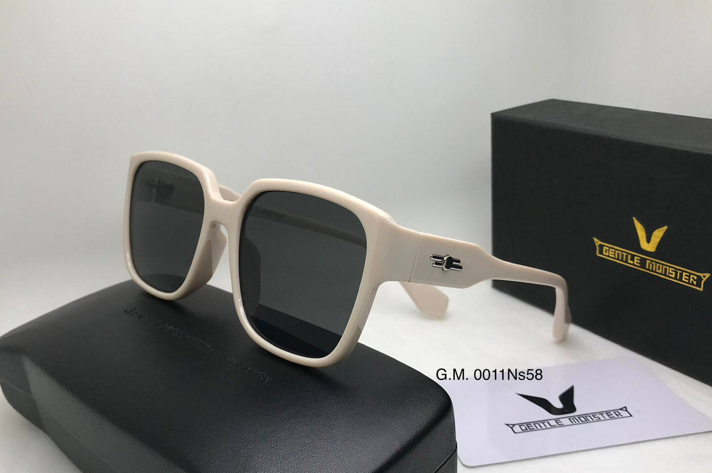 Sunglasses
70 dhs🪙🌨️

Zain126
♥️♥️♥️