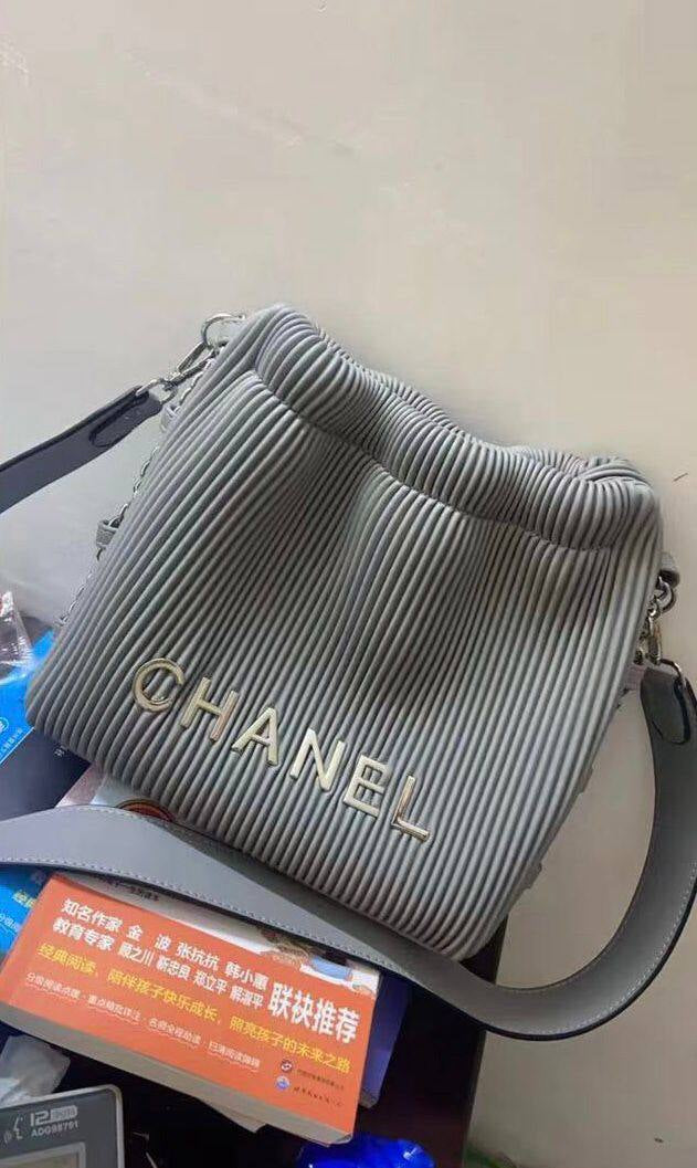 Chanel
95 dhs🪙🌨️
size 25cm

Zain26
♥️♥️♥️