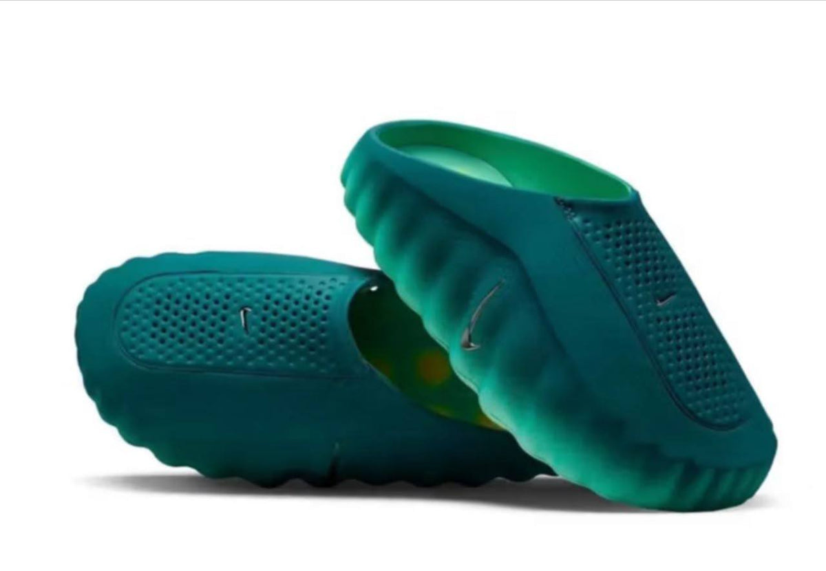 New 🆕 
Nike crocs 

36 TO 45
150 dhs🇦🇪🇦🇪

Zain183
♥️♥️♥️