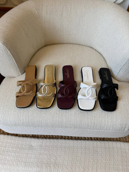 Chanel
𝑨𝑨𝑨 𝑸𝒖𝒂𝒍𝒊𝒕𝒚
𝑺𝒊𝒛𝒆 𝟑5 𝒕𝒐 𝟒2 
450 dhs✅

Zain81
♥️♥️♥️