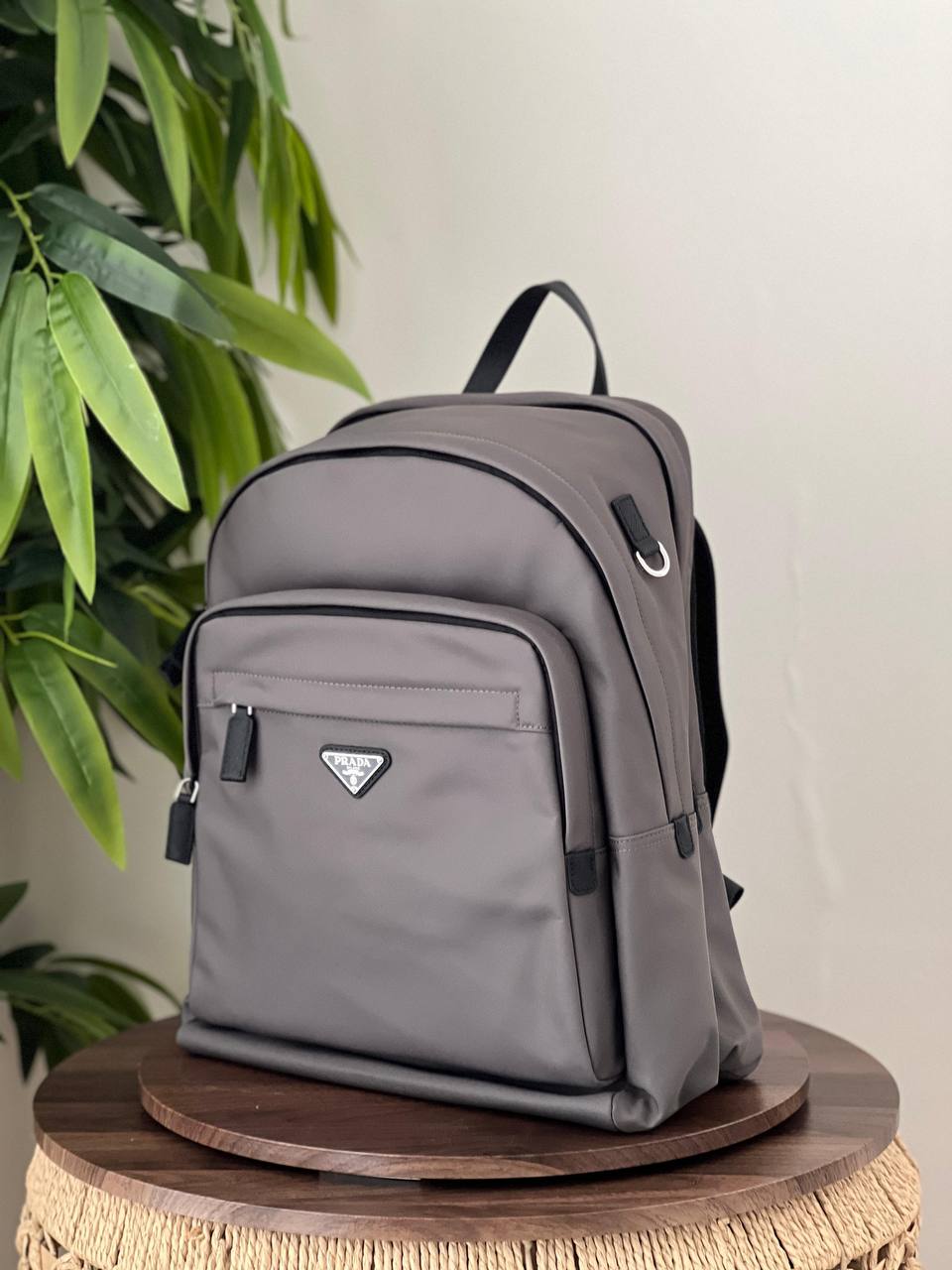 PRADA 
*❗️BACKPACK ❗*
*SUPER MASTER QUALITY ❗*
850 dhs💛
*WITH  PAPERBAG❗*

Zain267
♥️♥️♥️