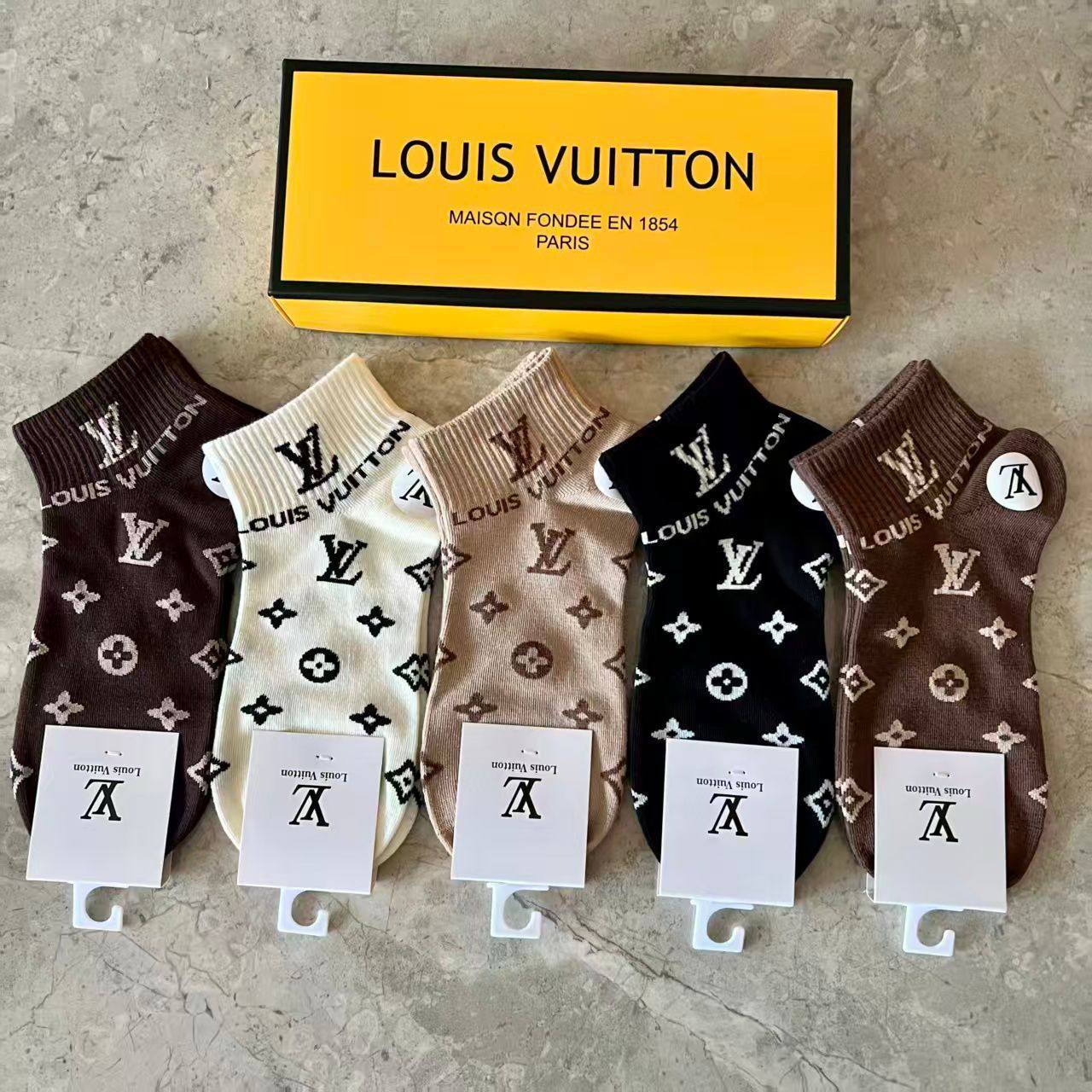 SUCKS 
35 dhs🪙🌨️
with box 
🎁🎁🎁

5in1

Zain90
♥️♥️♥️