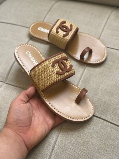 Chanel
✨ 𝐍𝐞𝐰 𝐂𝐨𝐥𝐥𝐞𝐜𝐭𝐢𝐨𝐧
✨ 𝐒𝐮𝐩𝐞𝐫 𝐌𝐚𝐬𝐭𝐞𝐫 𝐐𝐮𝐚𝐥𝐢𝐭𝐲
✨ 𝐀𝐯𝐚𝐢𝐥𝐚𝐛𝐥𝐞 𝐍𝐨𝐰
✨ 𝐒𝐢𝐳𝐞𝐬: 𝟑𝟔 — 𝟒𝟏
450 dhs✅

Zain298
♥️♥️♥️