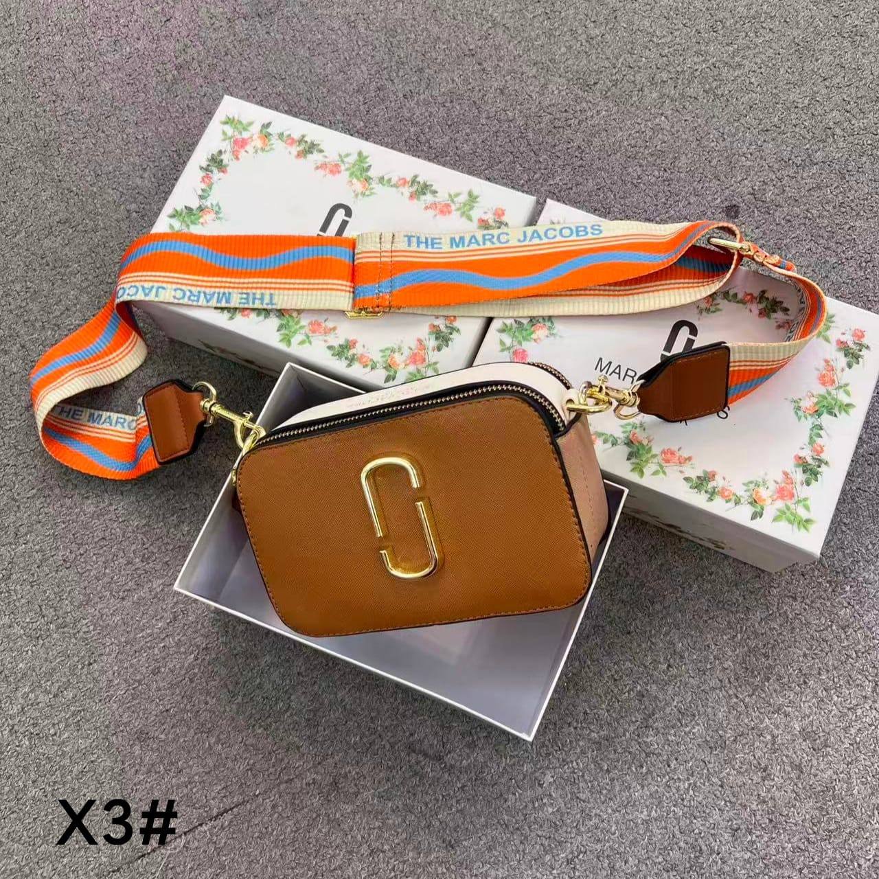 Marc Jacobs
85 dhs💓
with box

Zain26
♥️♥️♥️