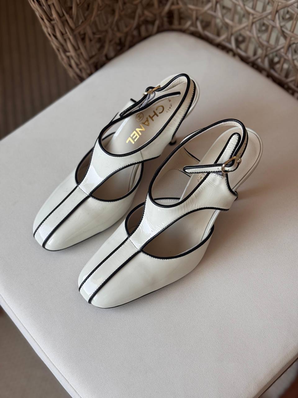 CHANEL 🤍
🤩Available new 😍😍
Size: 36 to 41
Super master quality
450 dhs✅

Zain198
♥️♥️♥️