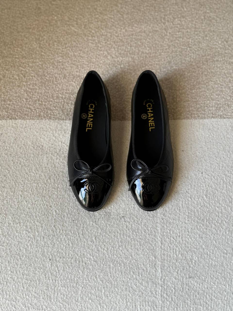 Chanel
Master Quality
Size 36 to 41
400 dhs✅

Zain288
♥️♥️♥️