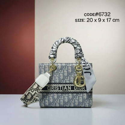 CHRISTIAN LADY DIOR
ᴄᴀɴᴠᴀs ᴏʙʟɪǫᴜᴇ ᴍᴀᴛᴇʀɪᴀʟ
ᴀɴᴅ ʟᴇᴀᴛʜᴇʀ ᴍᴀᴛᴇʀɪᴀʟ
ɢᴏʟᴅ ʜᴀʀᴅᴡᴀʀᴇ
sɪᴢᴇ: 20 cm

75 dhs✅

Zain31
♥️♥️♥️