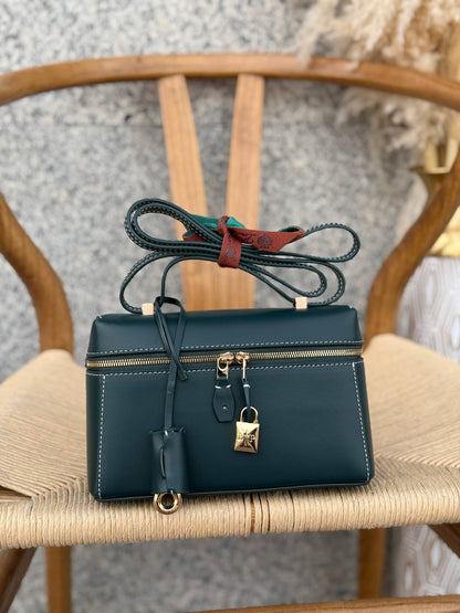 LORO PIANA
21cm
340 dhs🪙🌨️
Top quality 
With box🎁

Zain167
♥️♥️♥️