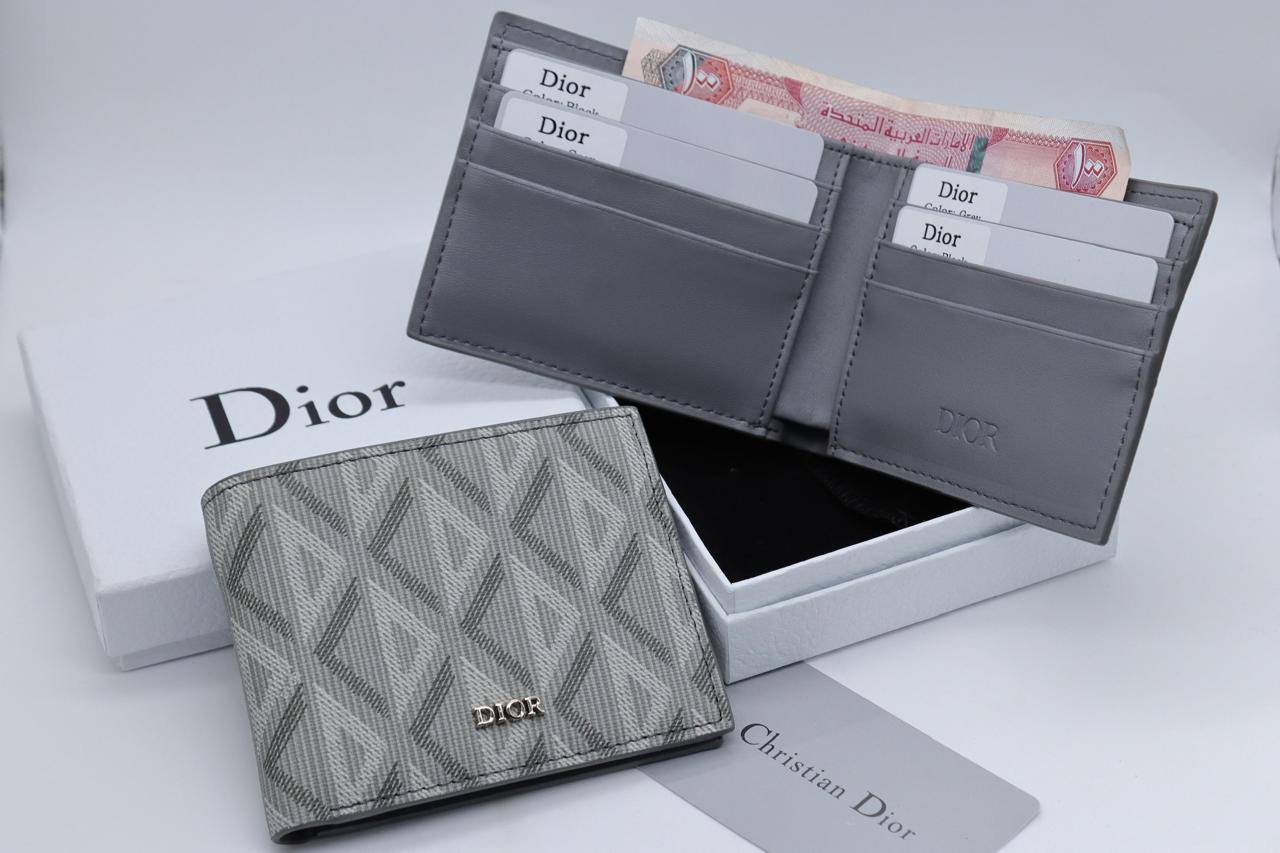 Dior Wallet 
55 dhs🪙💕

Zain33
♥️♥️♥️