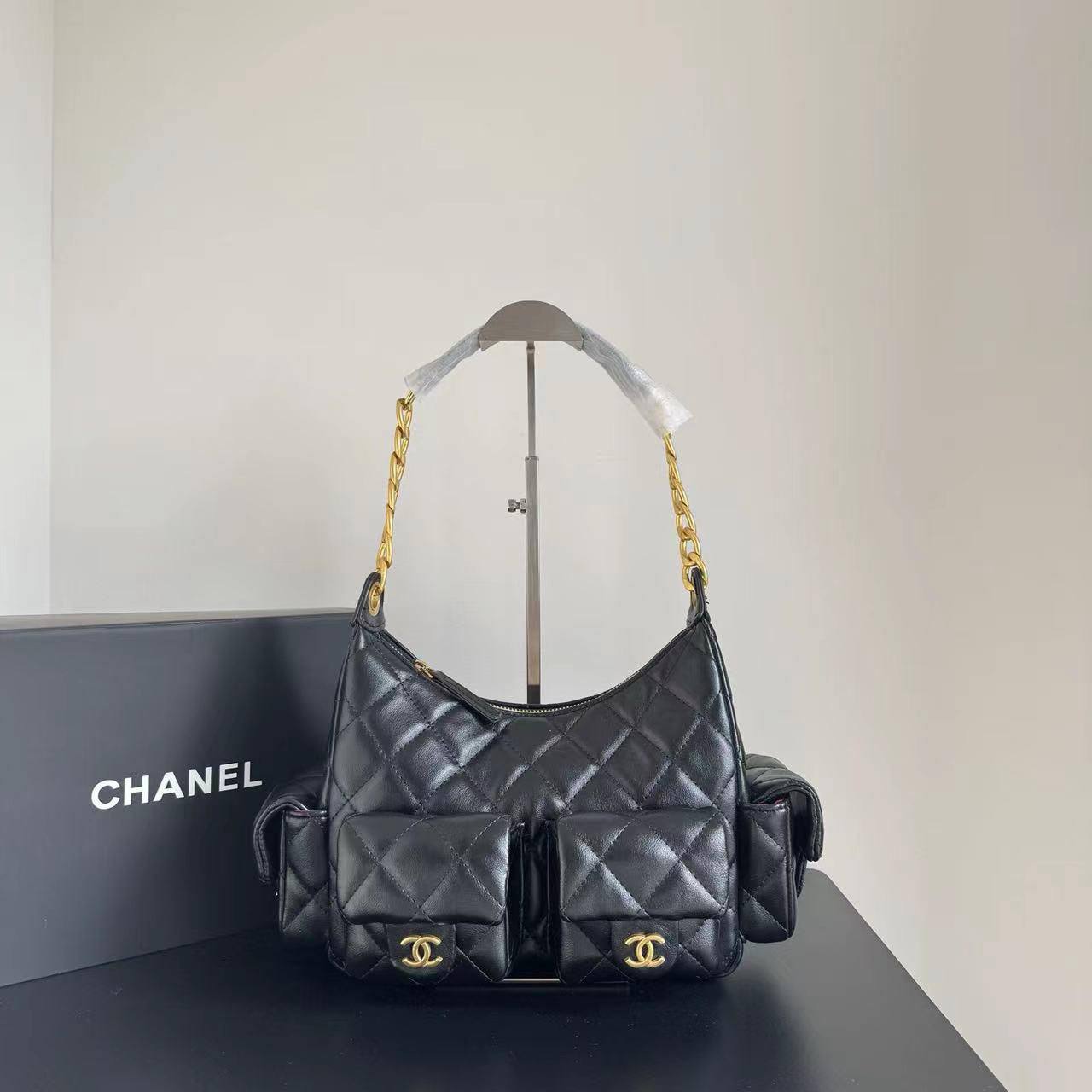 Chanel
High Quality
260 dhs🪙🌨️

Zain131
♥️♥️♥️