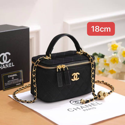 Chanel
with box
🎁🎁🎁

100 dhs💓

Zain102
♥️♥️♥️