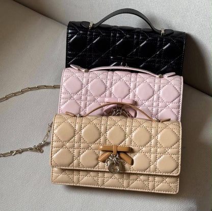 Dior
100 dhs🇦🇪🇦🇪

GOOD-quality 
with box

Zain35
♥️♥️♥️