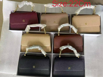 Aigner
90 dhs🪙🌨️

high quality 

With box 
🎁🎁🎁

22Cm

Zain26
♥️♥️♥️