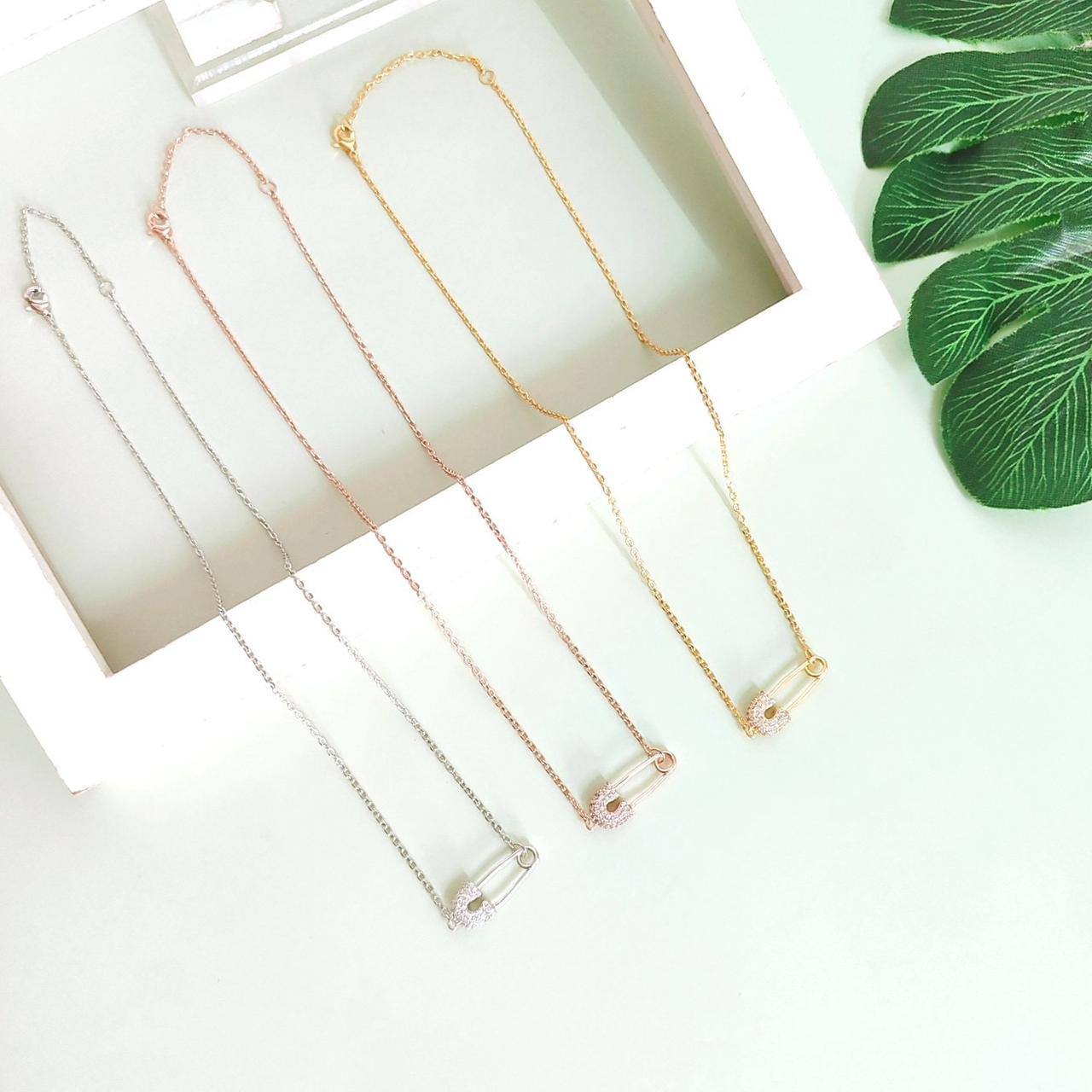 APM SET 🐦‍🔥*
Necklace ✨
Earring 🪷
Bracelet 🌸
Master quality 💯
With normal boxes 📦 
110 dhs🪙💚
With master box 🗃️ 
130 dhs🪙💚

Zain216
♥️♥️♥️