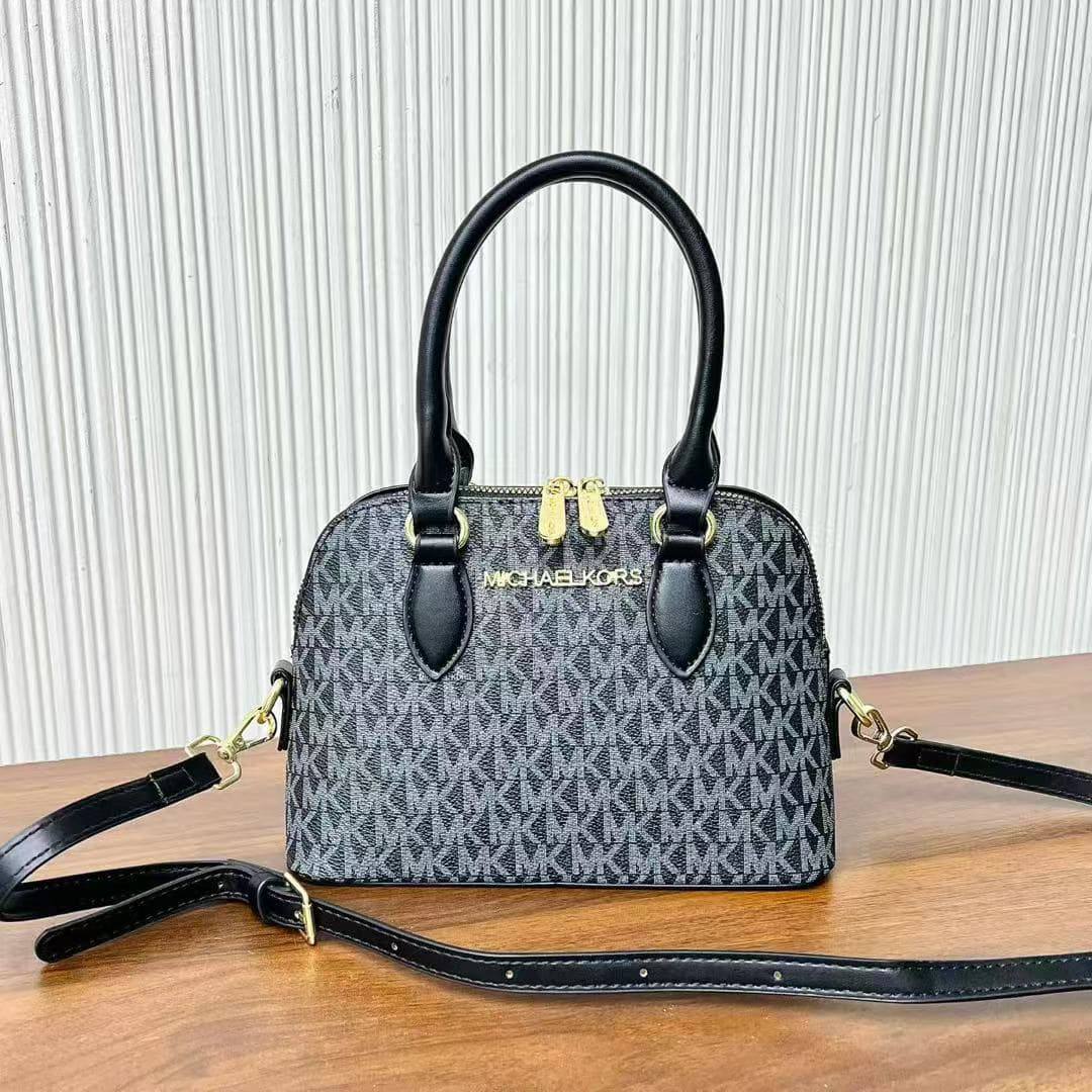 Michel Kors 
70 dhs🇦🇪🇦🇪🇦🇪

Zain232
♥️♥️♥️