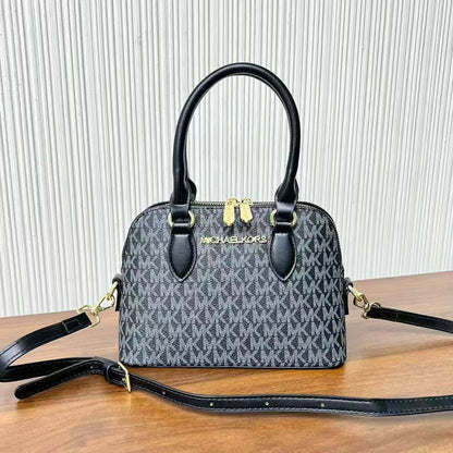 Michel Kors 
70 dhs🇦🇪🇦🇪🇦🇪

Zain232
♥️♥️♥️