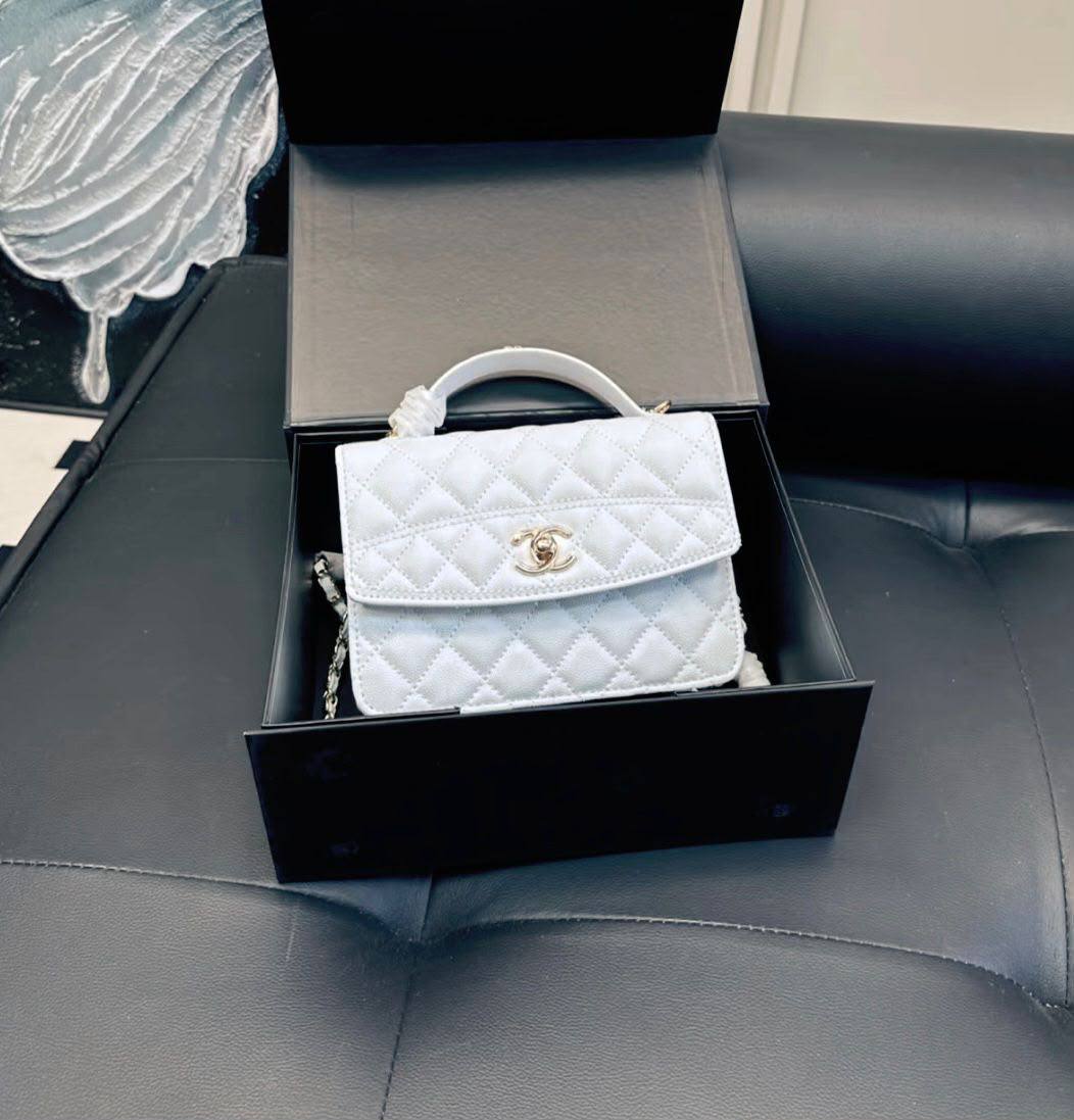 CHANEL 
COPY ONE 
 WITH BOX 
150 dhs🇦🇪🇦🇪

Zain295
♥️♥️♥️