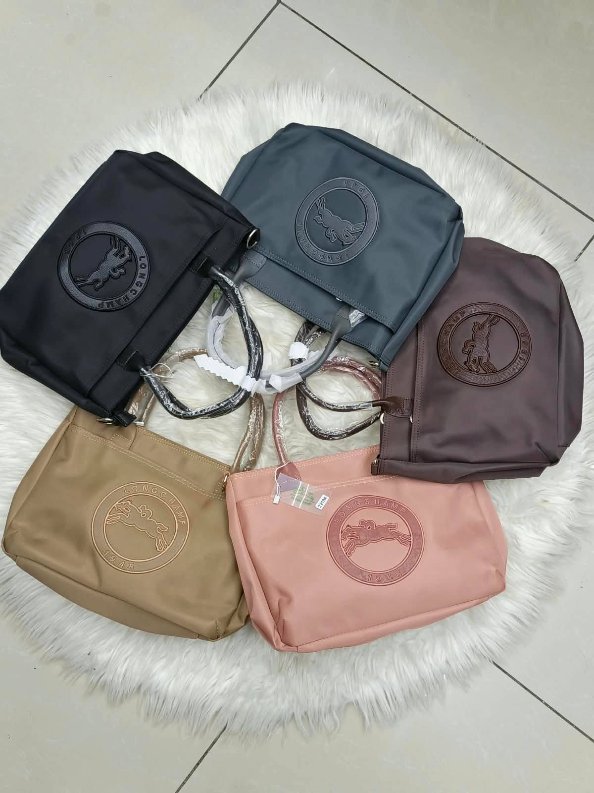 AVAILABLE 
LV
Prada
Ysl 
Coach
Gucci

70 dhs🇦🇪🇦🇪

Zain169
♥️♥️♥️