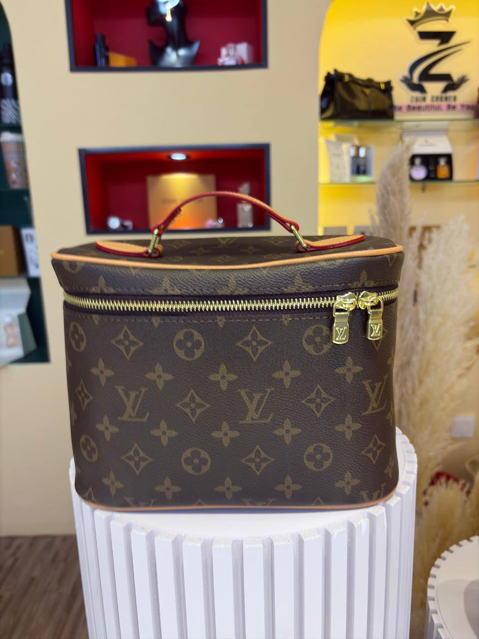 LV
Full Set
290 dhs💓
Small 95
Medium 100 
Big 110 dhs💓

Zain12
♥️♥️♥️