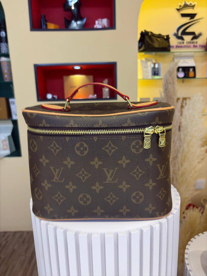 LV
Full Set
290 dhs💓
Small 95
Medium 100 
Big 110 dhs💓

Zain12
♥️♥️♥️