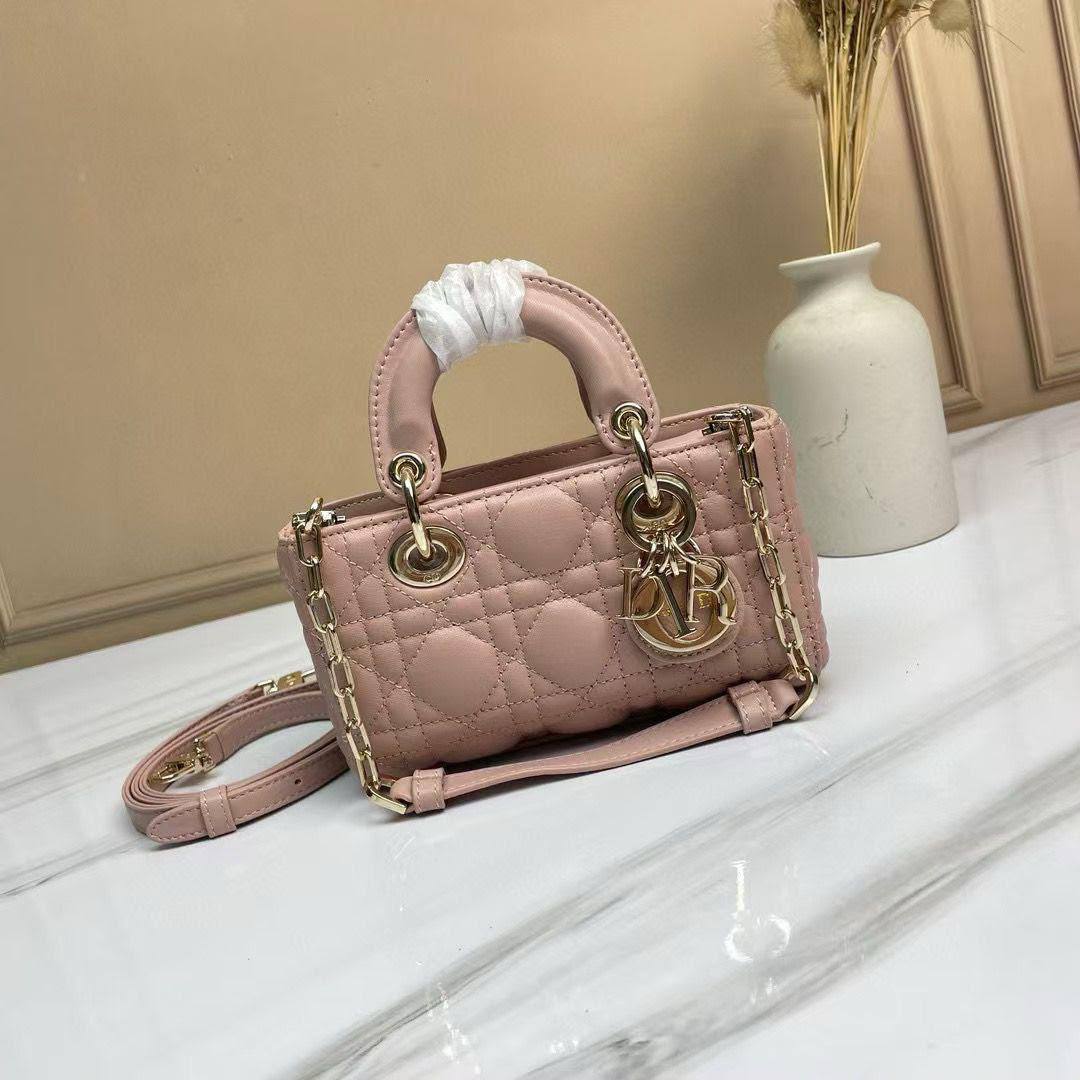 Dior
Master❣️❣️
280 dhs✅

Zain153
♥️♥️♥️