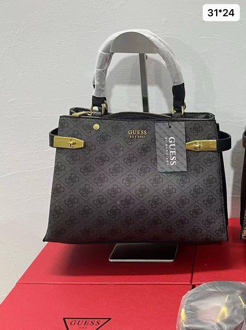 YSL / Guess / LV
Size: 45 ~ 25  cm

85 dhs🪙🌺
（YSL design with box 🎁）

Zain115
♥️♥️♥️