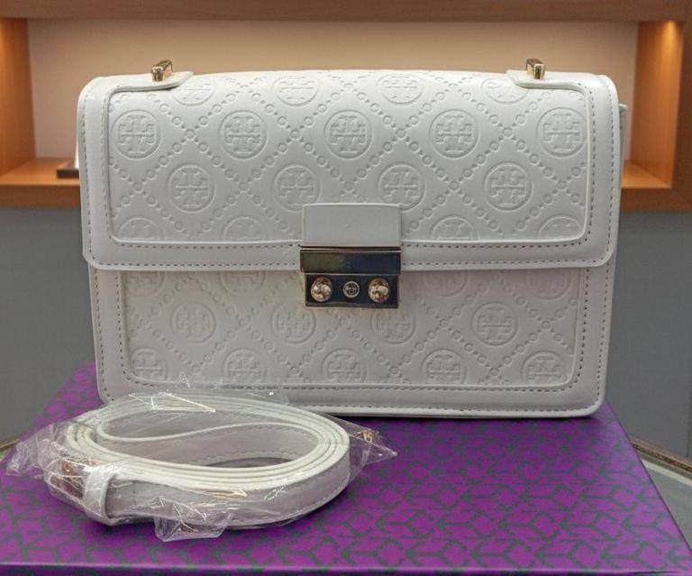 Tory Burch
Good quality 

with box 
🎁🎁🎁

80 dhs❤️

Zain186
♥️♥️♥️