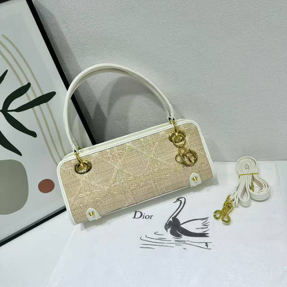 DIOR
Best quality with box
120 dhs💓
size 28CM

Zain290
♥️♥️♥️