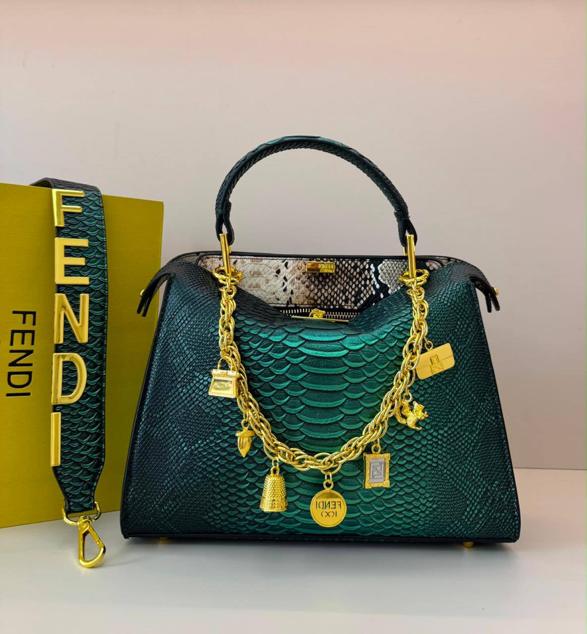 FENDI 
COPY ONE 
190 dhs🇦🇪🇦🇪

Zain295
♥️♥️♥️