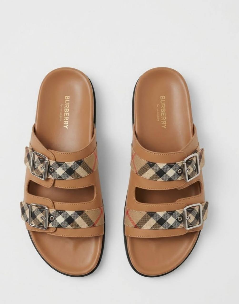 Slippers
Size 40 TO 45 
120 dhs✅

Zain183
♥️♥️♥️