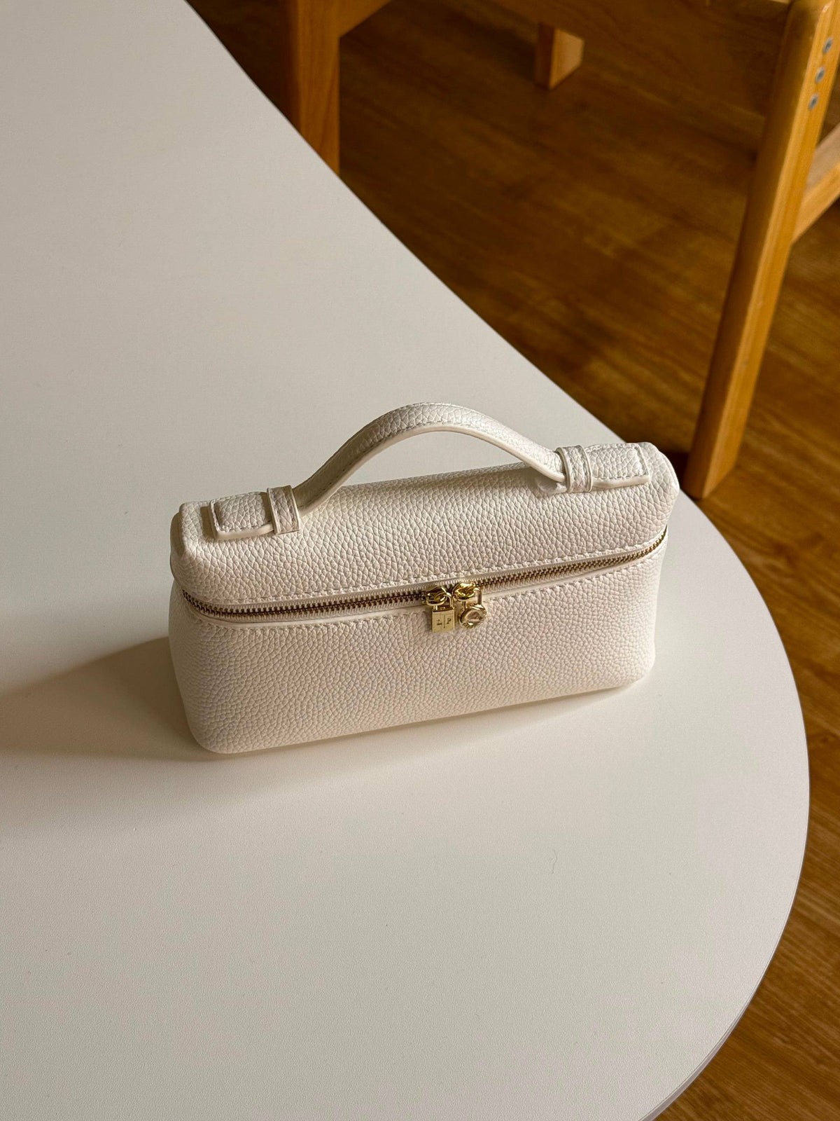 LORO PIANA 

19cm

320 dhs🇦🇪🇦🇪🇦🇪
 MASTER QUALITY
 With box🎁

Zain167
♥️♥️♥️