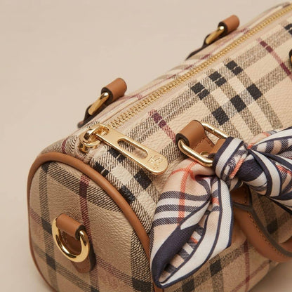 Burberry  ʙᴏᴡʟɪɴɢ ʙᴀɢ
sᴘᴇᴇᴅʏ ᴛᴏᴘ ʜᴀɴᴅʟᴇ ʙᴀɢ
ᴡɪᴛʜ ᴛᴡɪʟʟʏ /ʀɪʙʙᴏɴ ʟᴀᴄᴇ
ɢᴏʟᴅ ʜᴀʀᴅᴡᴀʀᴇ

  ✦ sɪᴢᴇ SMALL ᴘʀɪᴄᴇ :*70 ᴅʜs* 
  ✦ sɪᴢᴇ MEDIUM ᴘʀɪᴄᴇ : *75 ᴅʜs*

Zain31
♥️♥️♥️