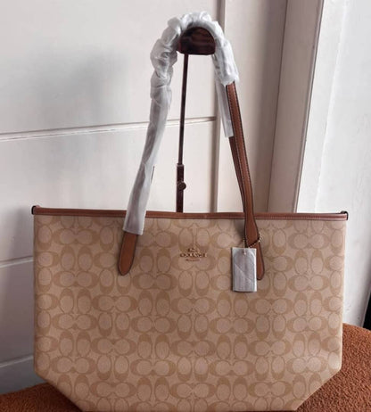 Coach City Tote Bag
Master quality
33cm
180 dhs💓

Zain59
♥️♥️♥️