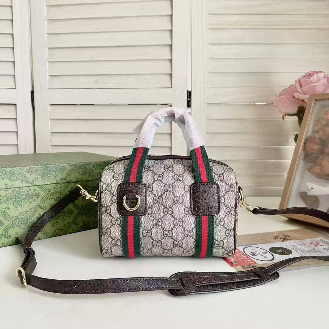 Gucci
High quality 
with box 
🎁🎁🎁

105 dhs🪙💕

Zain136
♥️♥️♥️