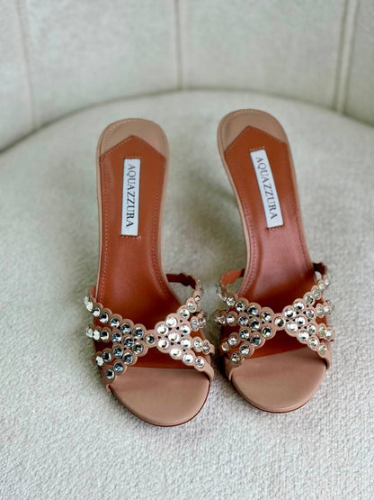 AQUAZZURA
Super *AAA* *+* Quality 💯 
With original packing🎁🎁
SIZE:36and41
Available now
450 dhs🇦🇪🇦🇪

Zain309
♥️♥️♥️