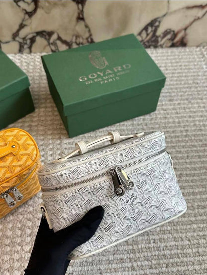 Goyard
95 dhs🇦🇪🇦🇪
with box
size 18cm

Zain26
♥️♥️♥️