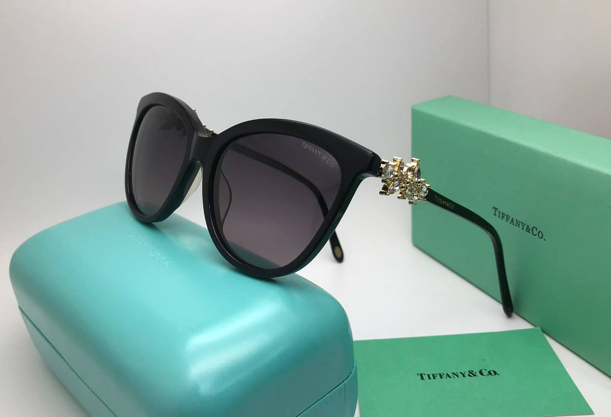 Ladies sunglasses 

super master quality 
200 dhs🇦🇪🇦🇪

Zain126
♥️♥️♥️