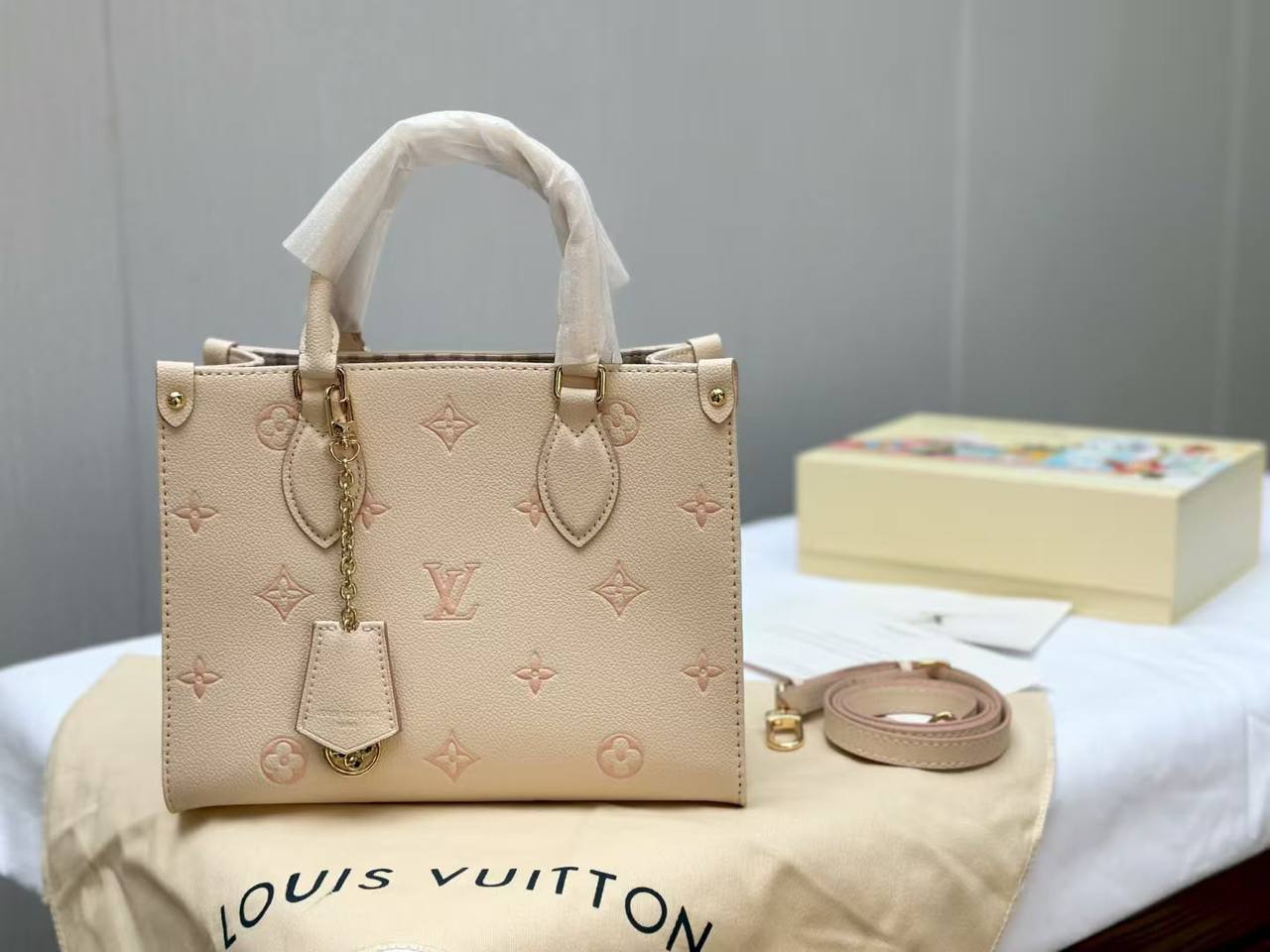 LV
Master💓💓💓
320 dhs✅

Zain153
♥️♥️♥️
