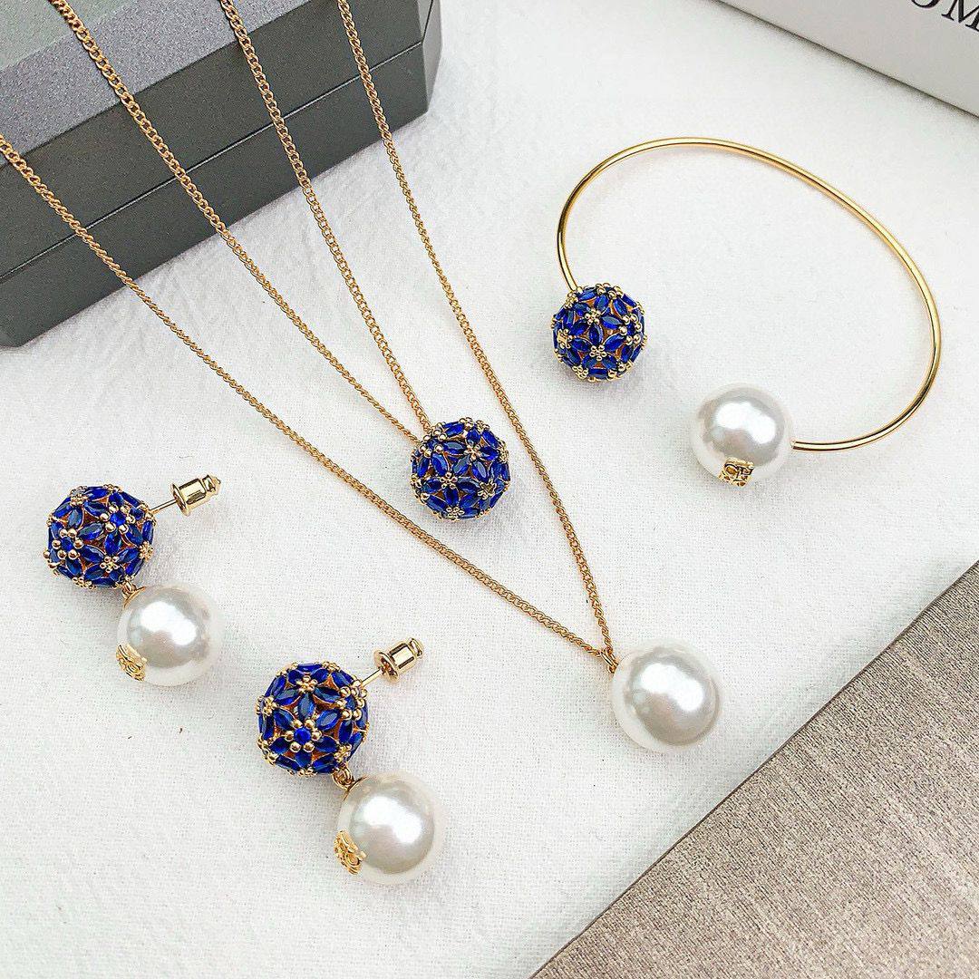 CH SET 💫✨
MASTER NECKLACE
EARRING BANGLE
WITH BOX AND PAPER BAG🎁🛍️
180 DHS🇦🇪🇦🇪

Zain89
♥️♥️♥️