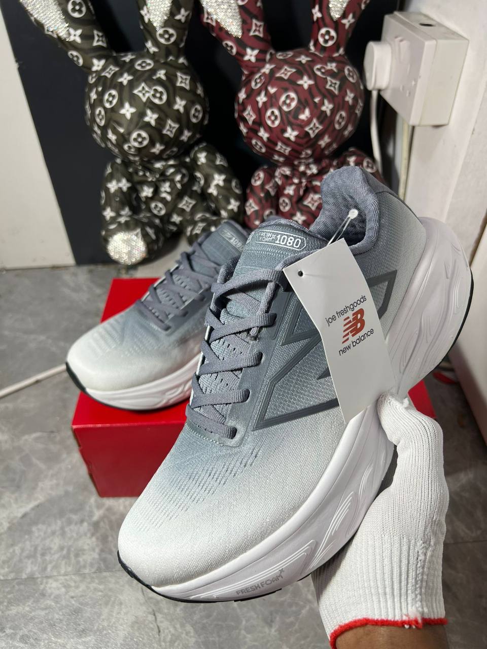 New Balance Fresh Foam X 1080 v14 ‘Grey’🩶
40-45 AVAILABLE 
220 dhs🪙🖤

Zain242
♥️♥️♥️